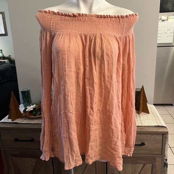 A-Glow peachy colored maternity top - Picture 3 of 5